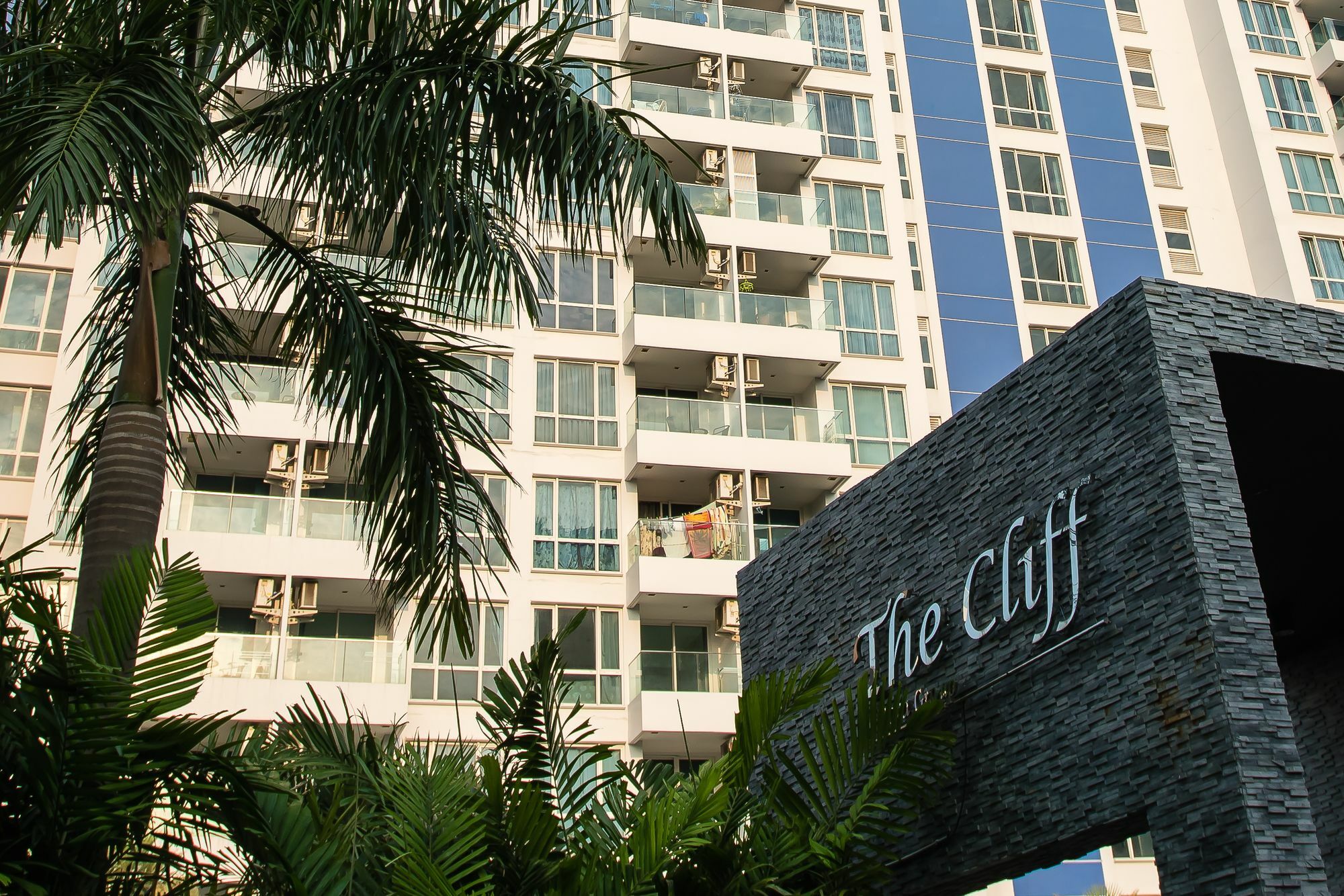 The Cliff Condominium Pattaya Eksteriør bilde